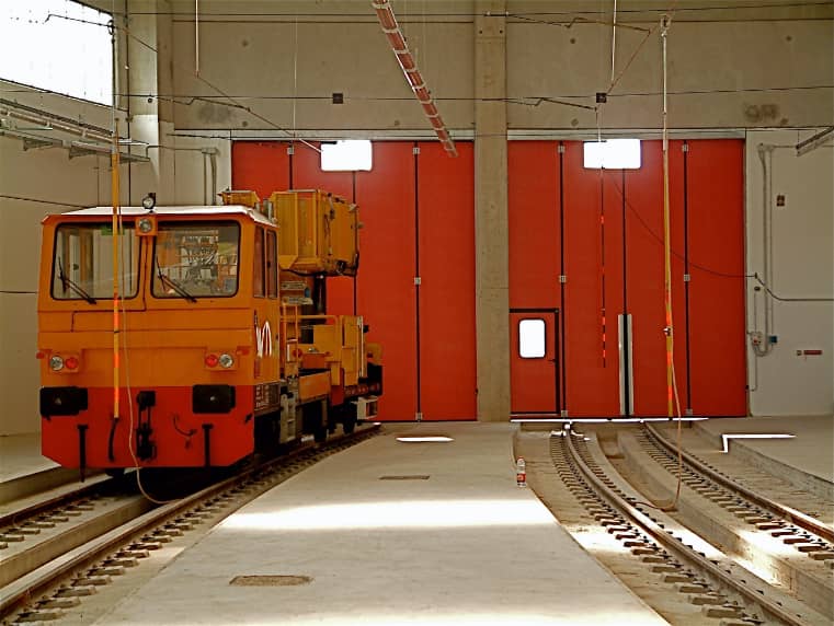 PG3000TRAIN - Portone a libro per l'ingresso di mezzi di locomozione con alimentazione elettrica a filo superiore